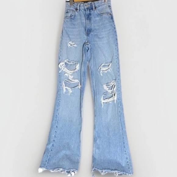 Zara Jeans Flared Leg Women’s Size 0 Destroyed Grunge Ripped Light Wash Denim - Picture 1 of 7